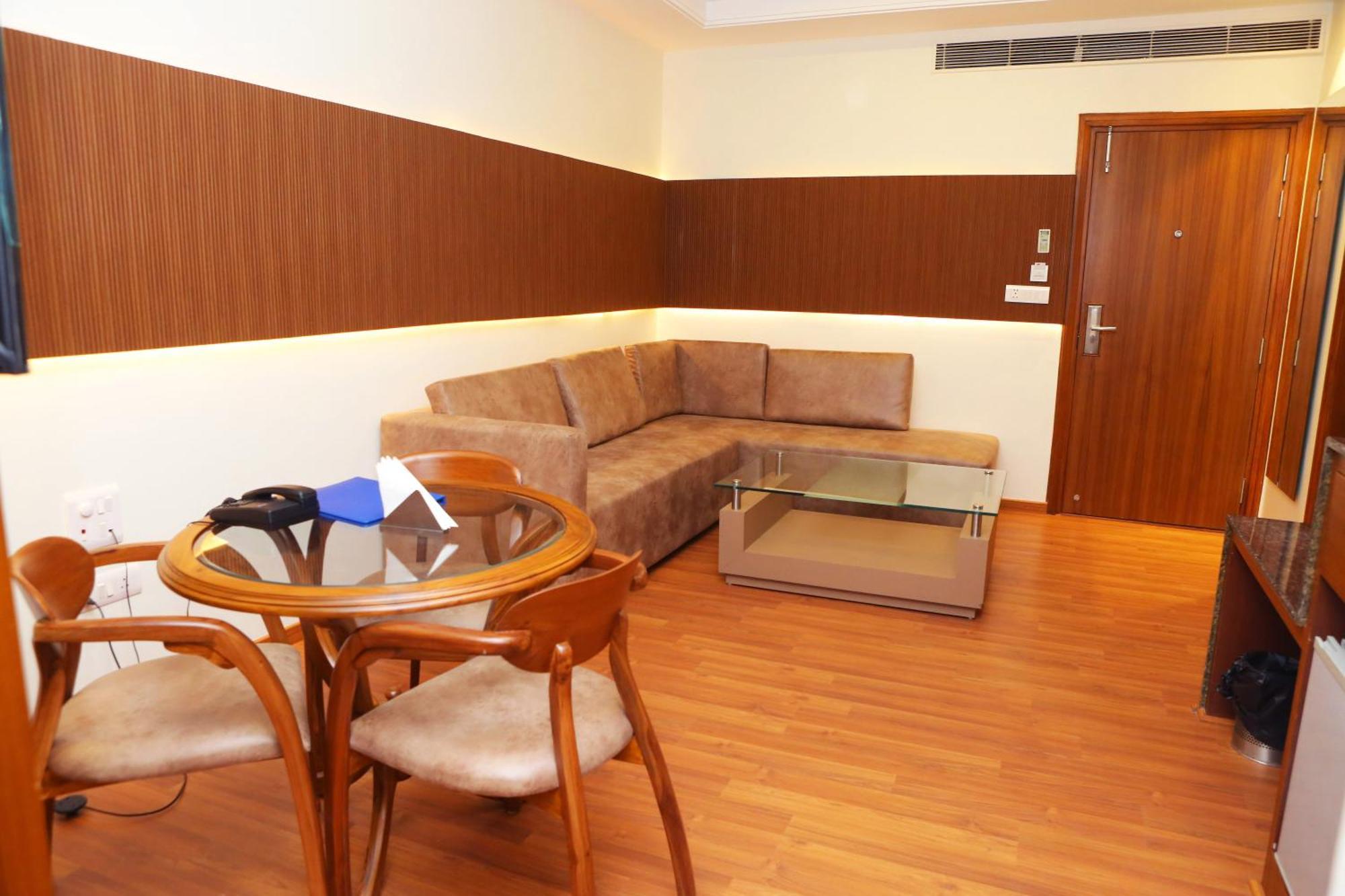 Karon Hotels - Lajpat Nagar Yeni Delhi Dış mekan fotoğraf